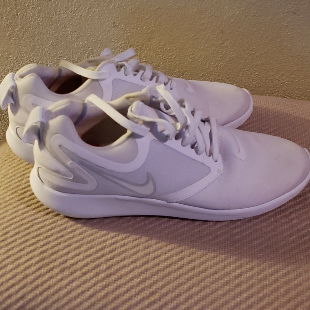 Womens Nike Lunarsolo's. Sz 10